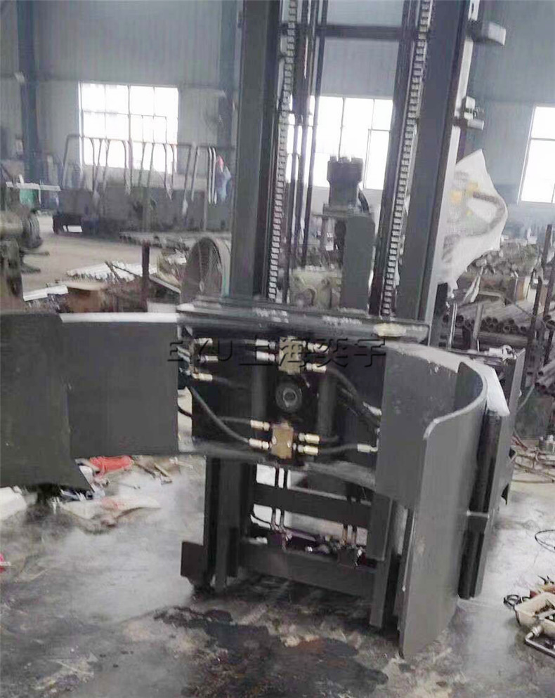 加宽支腿电动翻转夹抱叉车